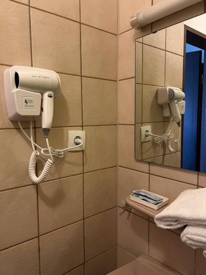 Hotel Am Flughafen Köln Eksteriør bilde