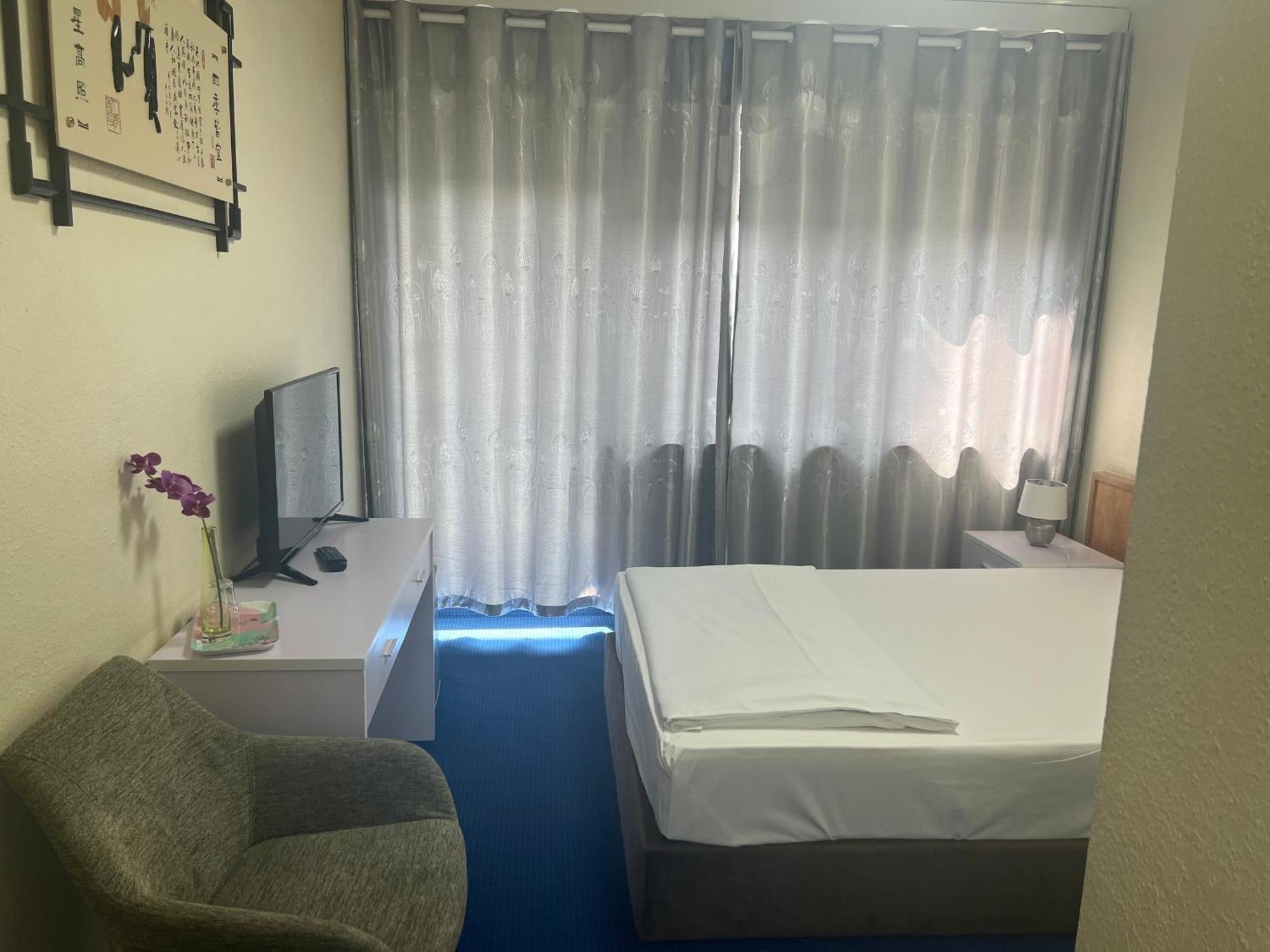 Hotel Am Flughafen Köln Eksteriør bilde