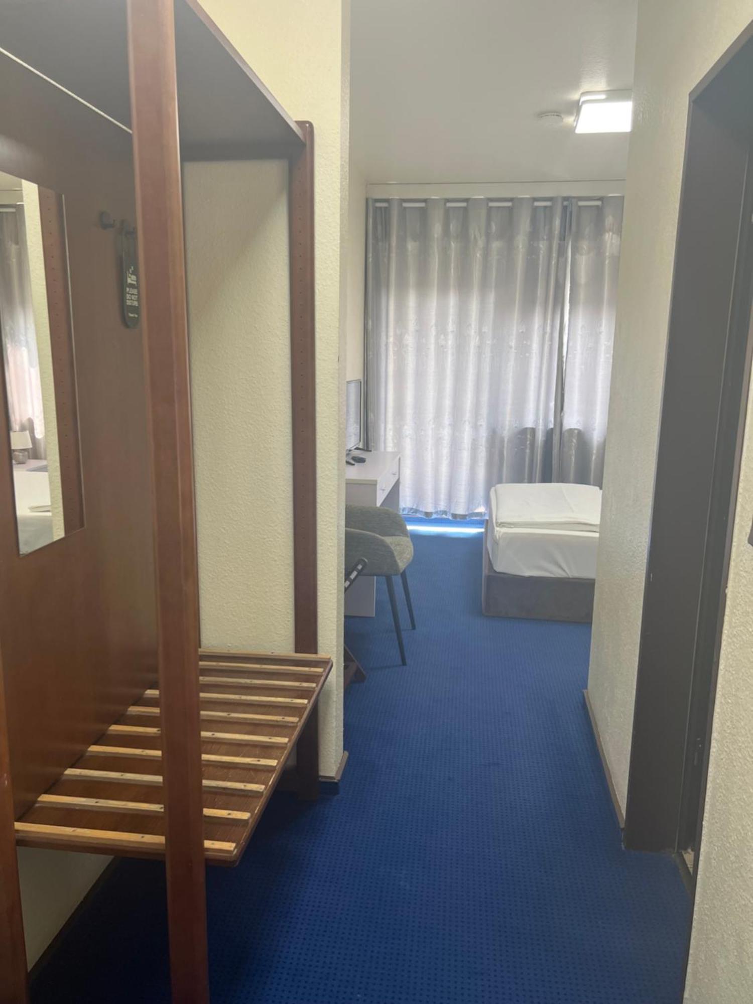 Hotel Am Flughafen Köln Eksteriør bilde